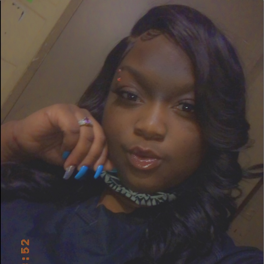 Meet your Posher, Nia